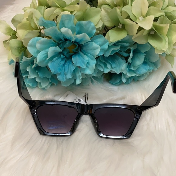 Cat Eye Blue Gem Sunglasses Triangular Lens Black NEW! - Picture 2 of 4